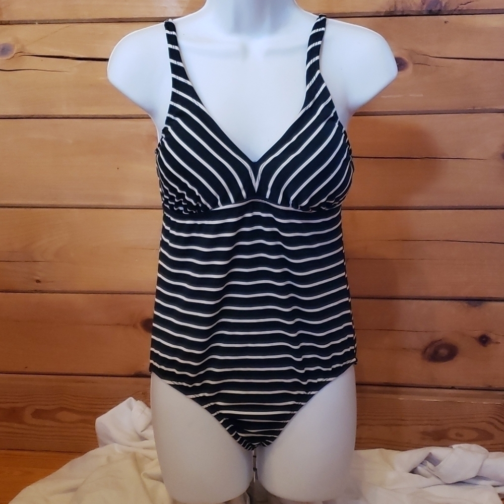 Catalina swimsuit size small 4-6. Black